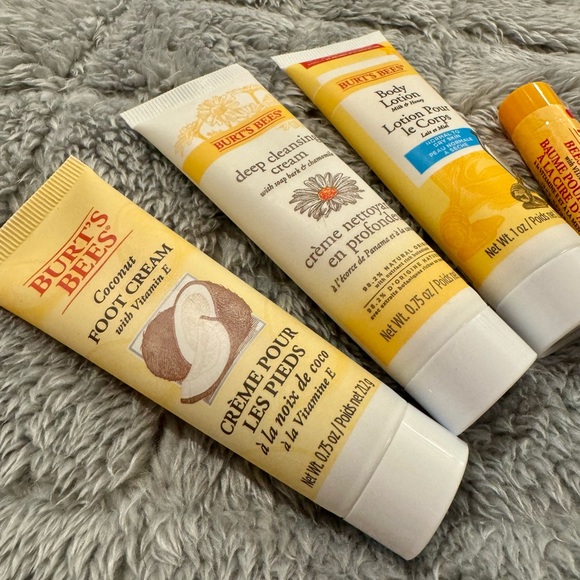 Burt's Bees Essential Everyday Beauty Spa Gift Set | 4 Pieces | Travel Size - Picture 4 of 5
